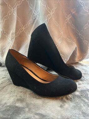 🟪LIKE NEW! CL by Laundry Black Wedge Pumps